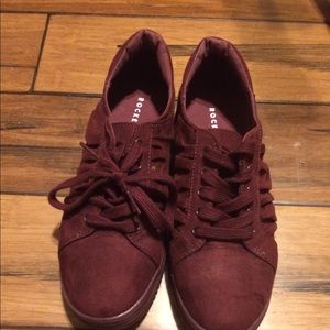 New Rocket Dog Sneakers SZ 8